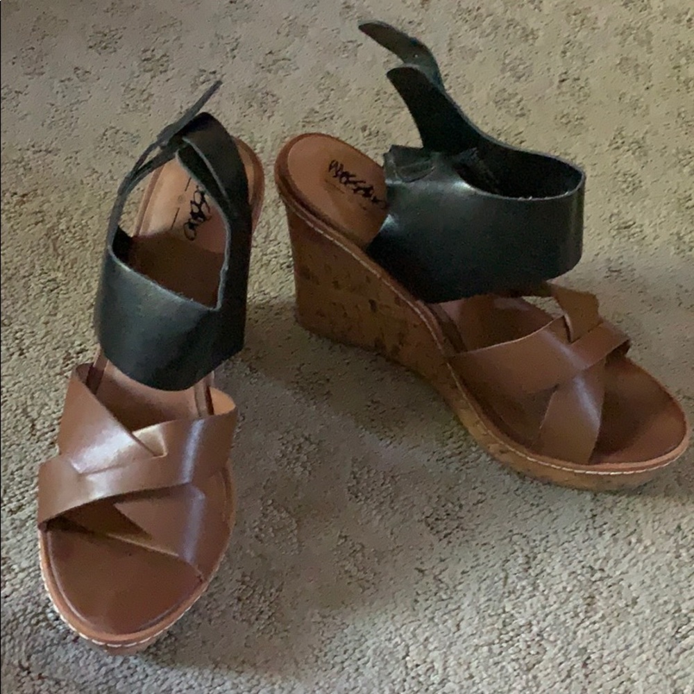 Target Mossimo Black and Tan wedges 8.5